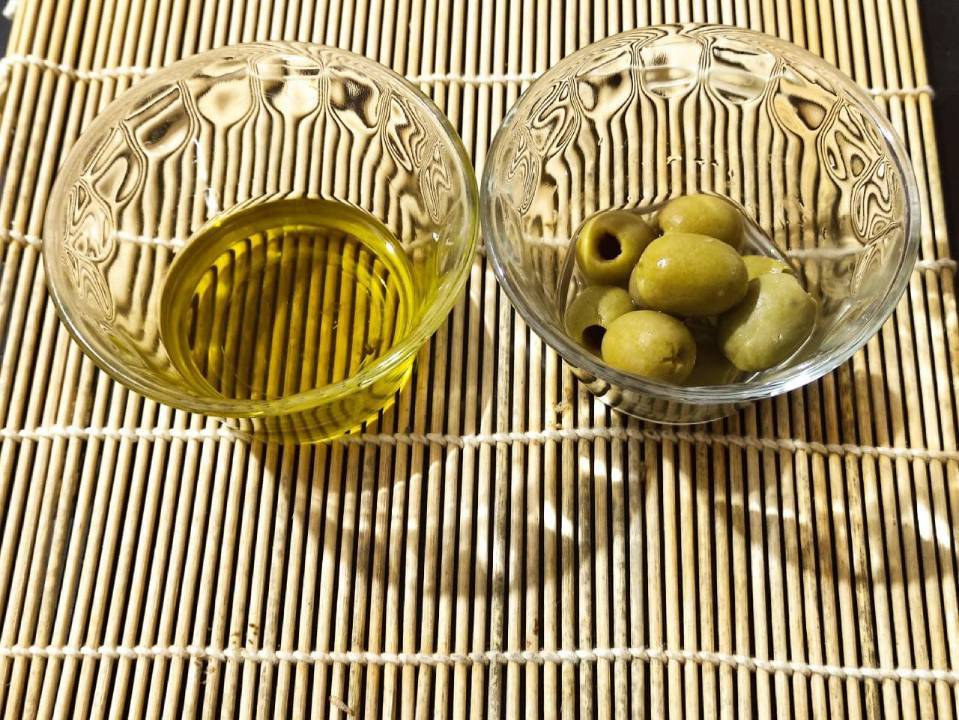 aceite de oliva y aceitunas 8 increíbles usos del aceite de oliva